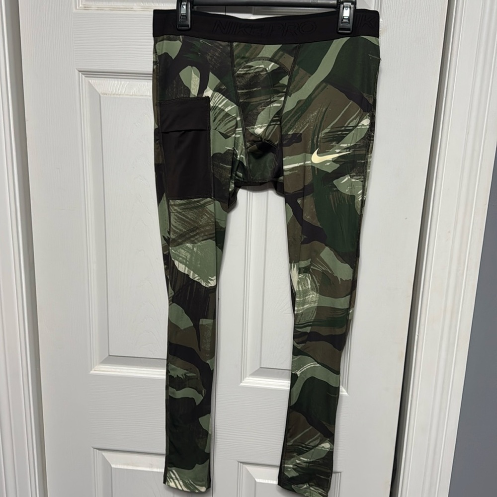 Nike men’s size extra large compression camouflage green with pocket
